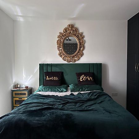 Uttsav Green - Affordable London Zone 3 - Accessible Public Transport Apartment Bagian luar foto